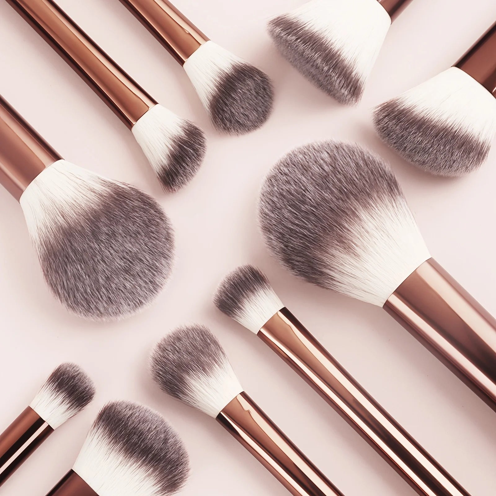 Set de 12 Brochas de Maquillaje Premium | Cerdas Suaves de Alta Calidad y Mango Ergonómico para una Aplicación Precisa
